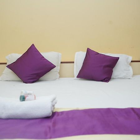 Hotel Nirmal Palace กานปูร์ ภายนอก รูปภาพ